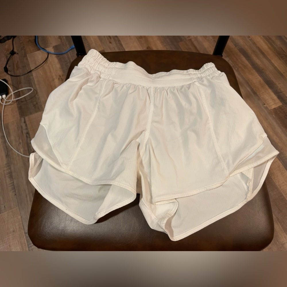 White 4” lululemon hotty hots